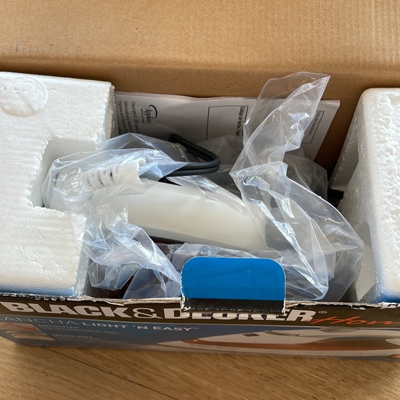 NIB Black & Decker Light N’ Easy Iron - Picture 2 of 6